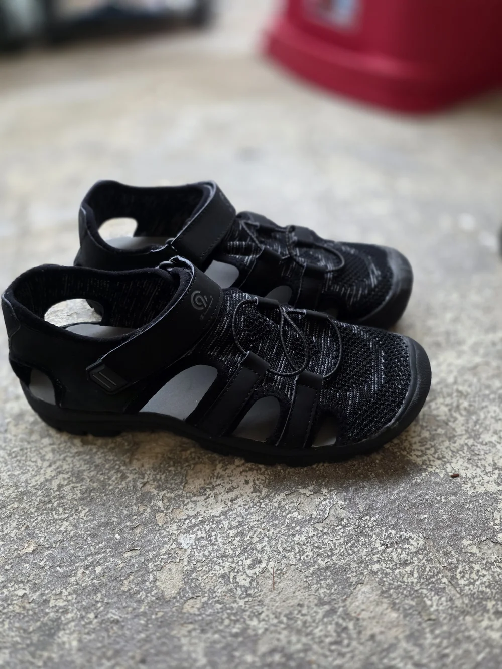 Men's Black Champions Size 11 Outdoor Sport Sandal with Secure Strap